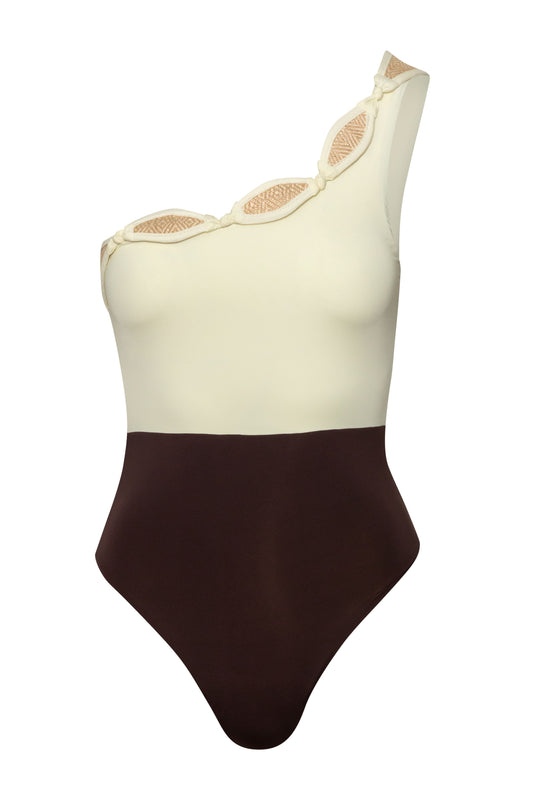 DAYANA ONE PIECE / Café Oscuro
